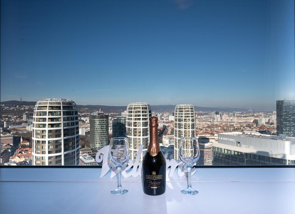 Apartament Panoramaview/31Thfloor!/Luxury/Wifi/Parking Bratysława Zewnętrze zdjęcie